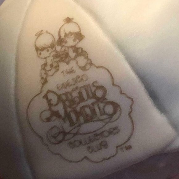 PRECIOUS MOMENTS FIGURINE MARKED " COLLECTORS' CLUB" C) 1997 PMI ENESCO - Picture 3 of 6